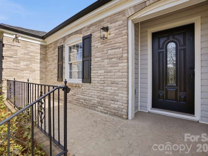 5236 Galway Drive, Charlotte, NC 28215.  MLS# CAR4354204, YatesRealty ID 9144. 