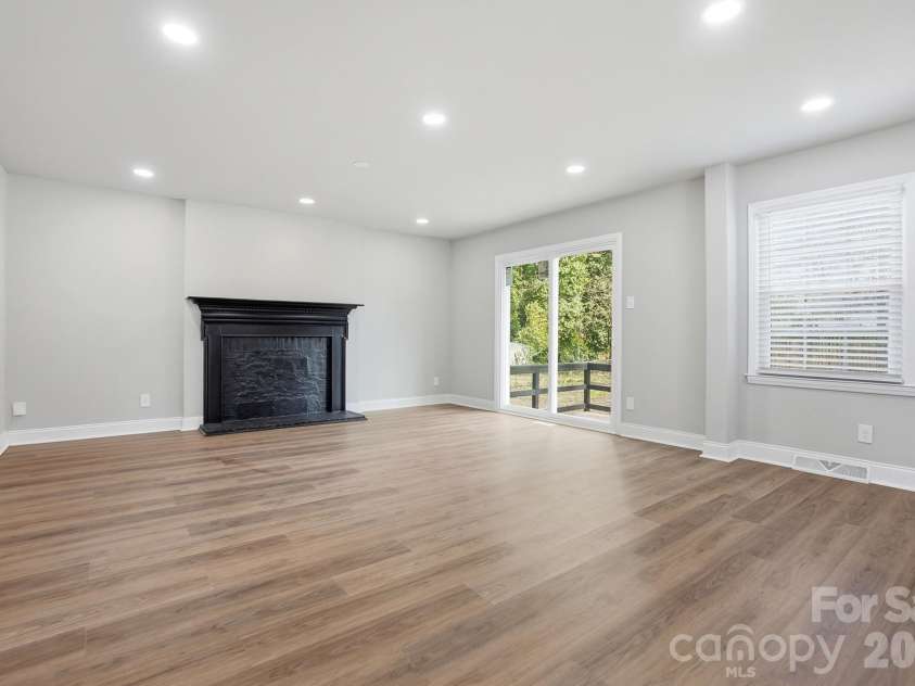 5236 Galway Drive, Charlotte, NC 28215.  MLS# CAR4354204, YatesRealty ID 9144. 