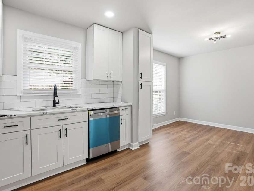 5236 Galway Drive, Charlotte, NC 28215.  MLS# CAR4354204, YatesRealty ID 9144. 