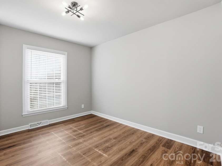 5236 Galway Drive, Charlotte, NC 28215.  MLS# CAR4354204, YatesRealty ID 9144. 