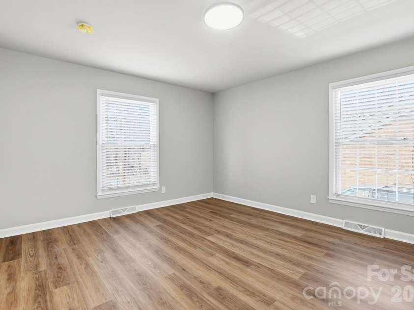 5236 Galway Drive, Charlotte, NC 28215.  MLS# CAR4354204, YatesRealty ID 9144. 