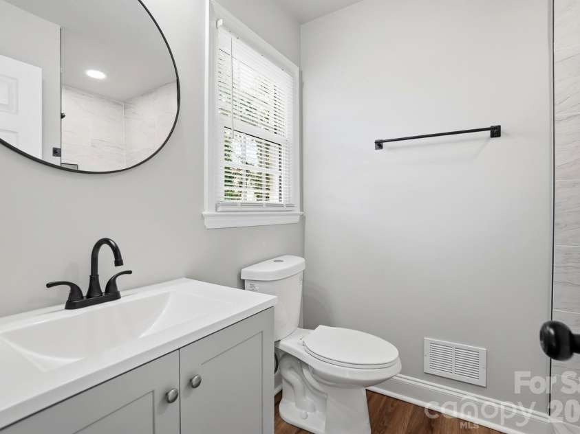 5236 Galway Drive, Charlotte, NC 28215.  MLS# CAR4354204, YatesRealty ID 9144. 