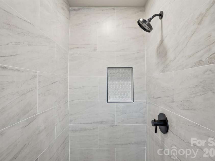5236 Galway Drive, Charlotte, NC 28215.  MLS# CAR4354204, YatesRealty ID 9144. 