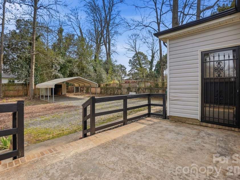 5236 Galway Drive, Charlotte, NC 28215.  MLS# CAR4354204, YatesRealty ID 9144. 
