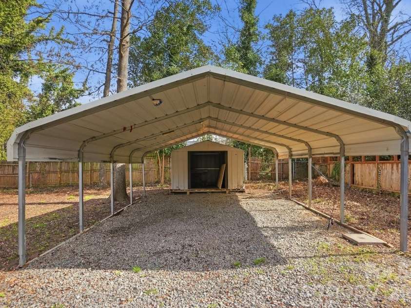 5236 Galway Drive, Charlotte, NC 28215.  MLS# CAR4354204, YatesRealty ID 9144. 