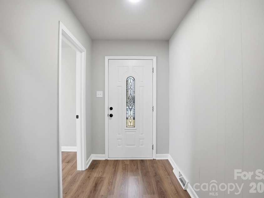 5236 Galway Drive, Charlotte, NC 28215.  MLS# CAR4354204, YatesRealty ID 9144. Entry