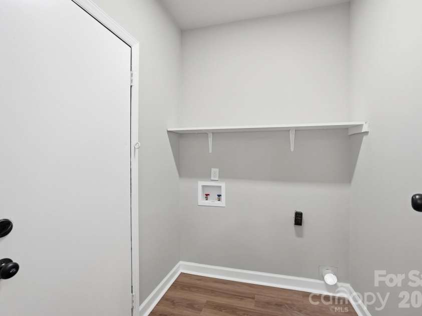 5236 Galway Drive, Charlotte, NC 28215.  MLS# CAR4354204, YatesRealty ID 9144. Laundry Room