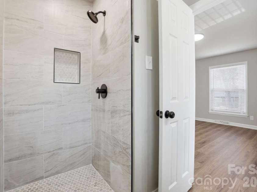 5236 Galway Drive, Charlotte, NC 28215.  MLS# CAR4354204, YatesRealty ID 9144. Primary Shower