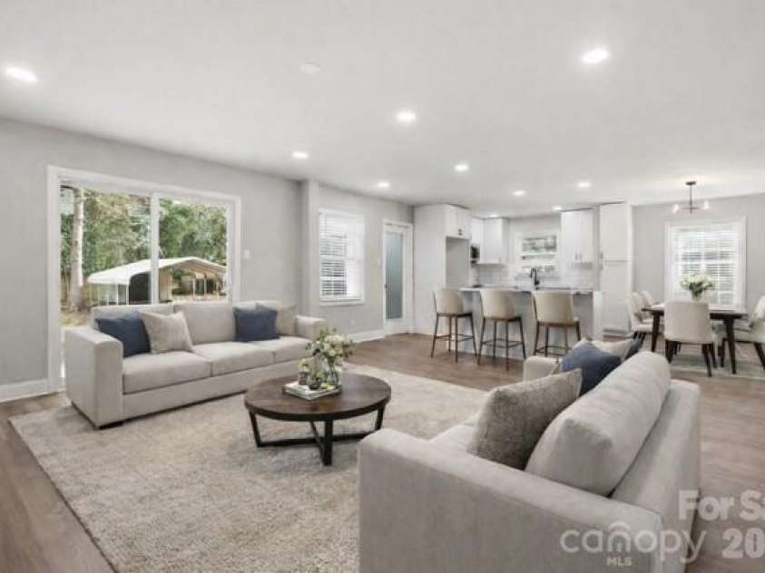 5236 Galway Drive, Charlotte, NC 28215.  MLS# CAR4354204, YatesRealty ID 9144. Virtually staged