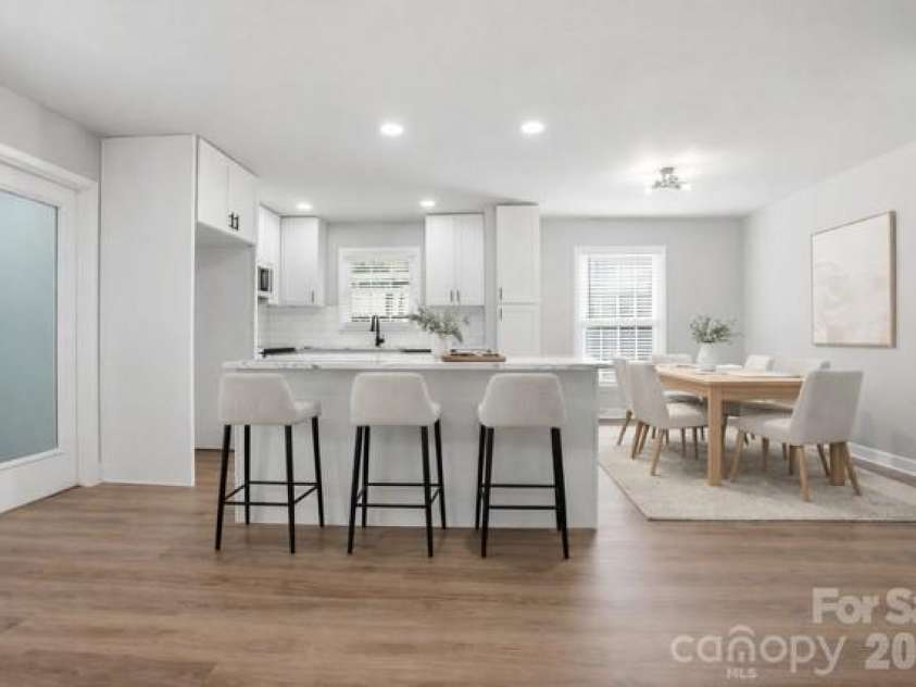 5236 Galway Drive, Charlotte, NC 28215.  MLS# CAR4354204, YatesRealty ID 9144. Virtually staged dining