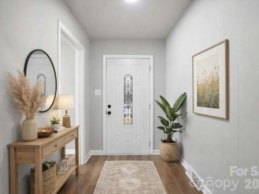 5236 Galway Drive, Charlotte, NC 28215.  MLS# CAR4354204, YatesRealty ID 9144. Virtually staged entryway