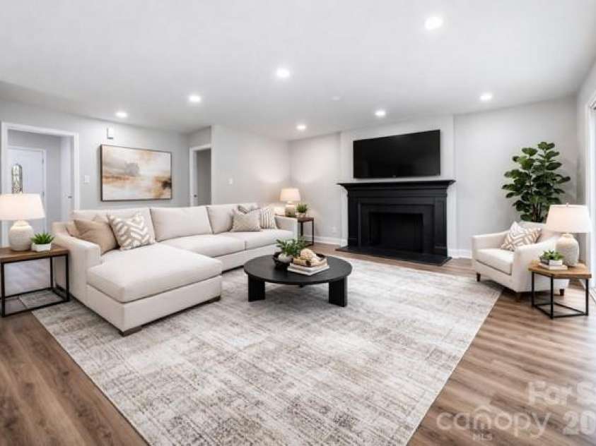 5236 Galway Drive, Charlotte, NC 28215.  MLS# CAR4354204, YatesRealty ID 9144. Virtually staged great room