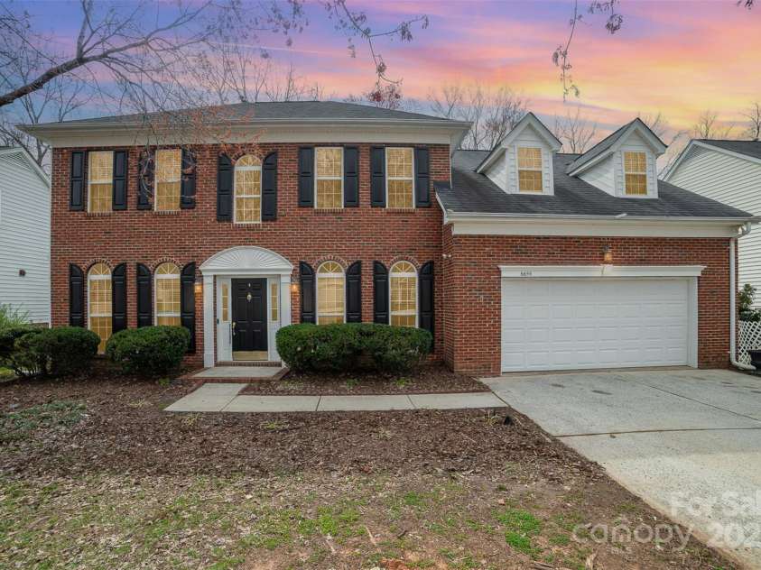 6654 Kingbird Court, Charlotte, NC 28215.  MLS# CAR4209188, YatesRealty ID 9144. 