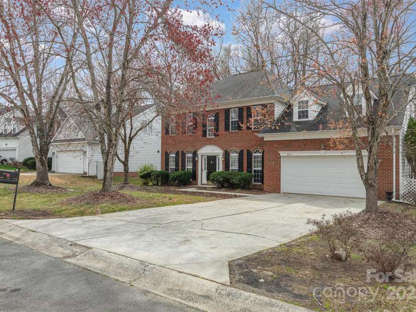6654 Kingbird Court, Charlotte, NC 28215.  MLS# CAR4209188, YatesRealty ID 9144. 