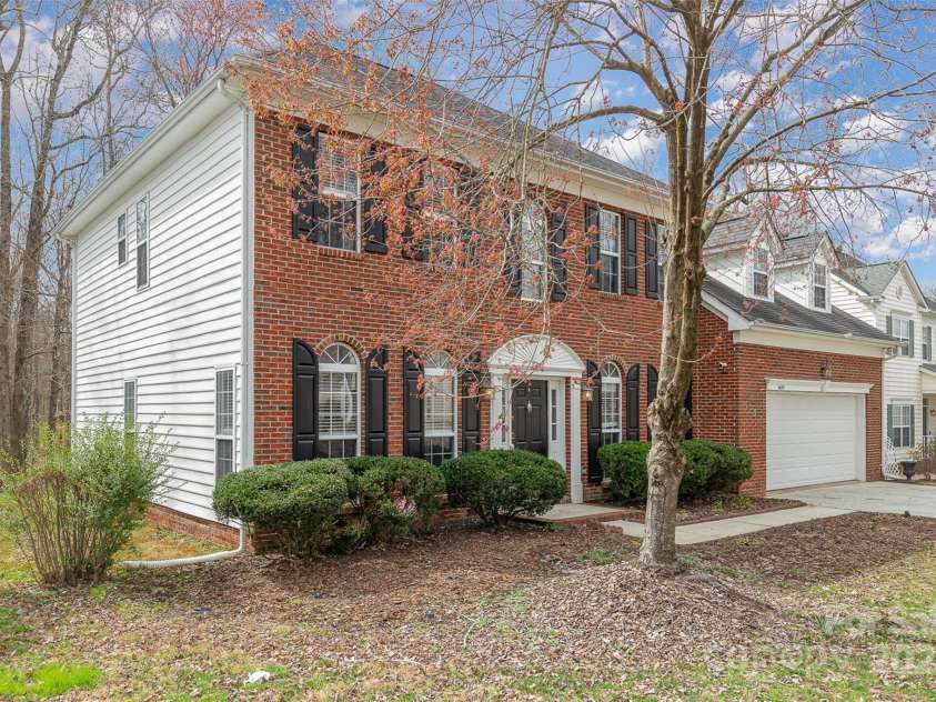 6654 Kingbird Court, Charlotte, NC 28215.  MLS# CAR4209188, YatesRealty ID 9144. 