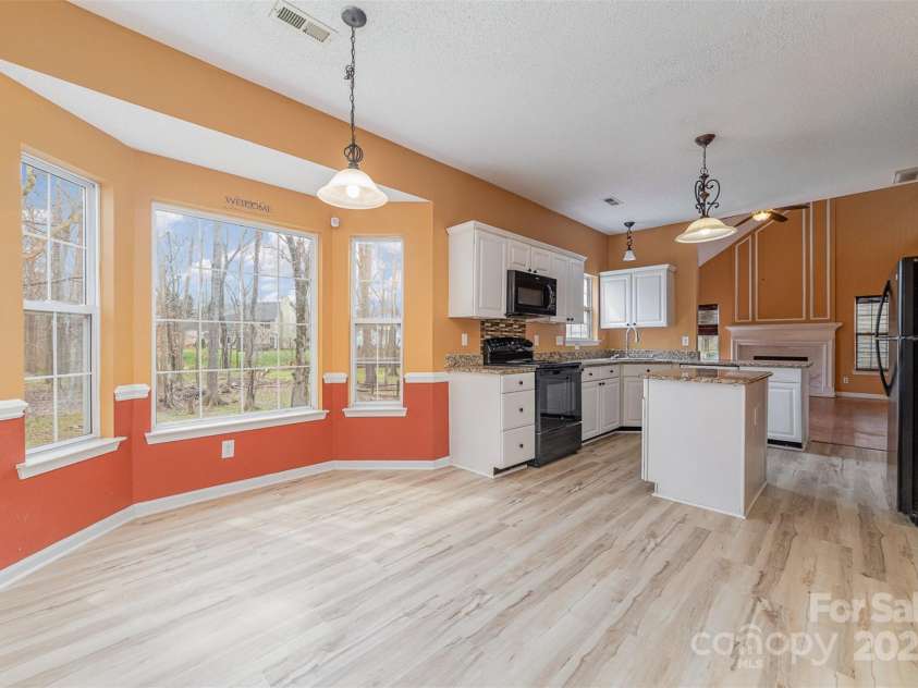 6654 Kingbird Court, Charlotte, NC 28215.  MLS# CAR4209188, YatesRealty ID 9144. 