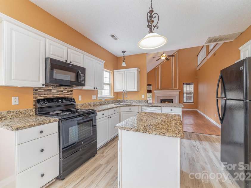 6654 Kingbird Court, Charlotte, NC 28215.  MLS# CAR4209188, YatesRealty ID 9144. 