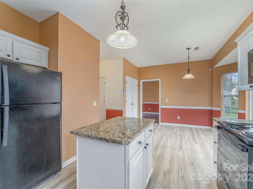 6654 Kingbird Court, Charlotte, NC 28215.  MLS# CAR4209188, YatesRealty ID 9144. 