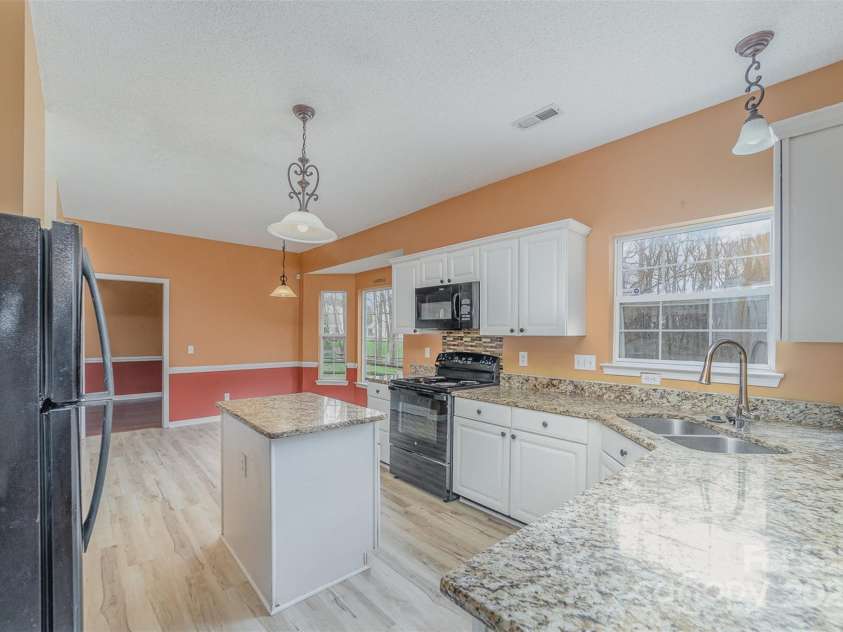 6654 Kingbird Court, Charlotte, NC 28215.  MLS# CAR4209188, YatesRealty ID 9144. 