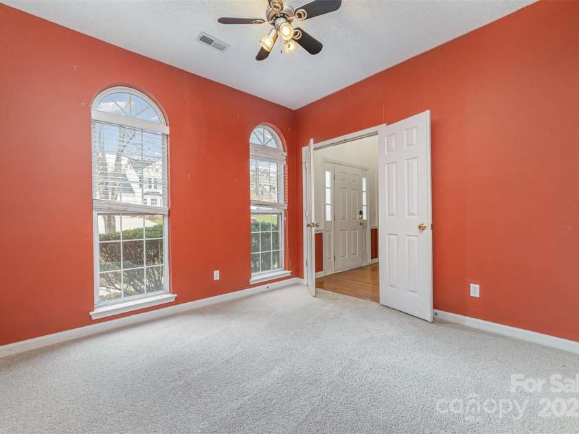 6654 Kingbird Court, Charlotte, NC 28215.  MLS# CAR4209188, YatesRealty ID 9144. 