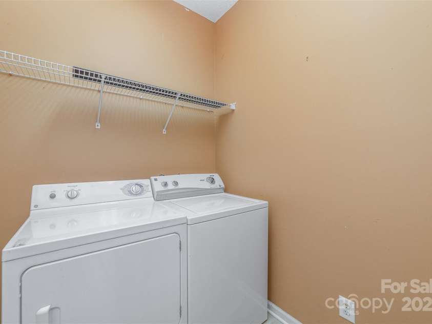 6654 Kingbird Court, Charlotte, NC 28215.  MLS# CAR4209188, YatesRealty ID 9144. 