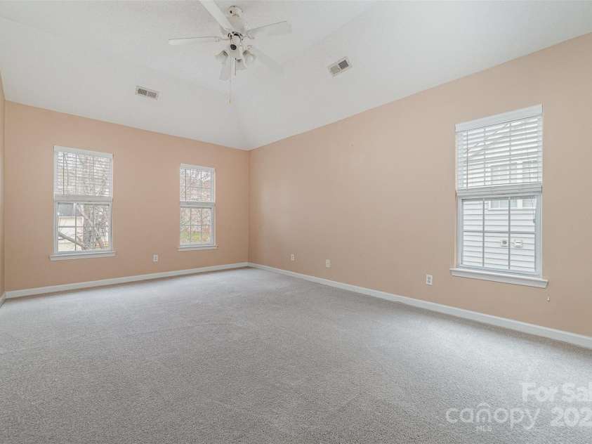 6654 Kingbird Court, Charlotte, NC 28215.  MLS# CAR4209188, YatesRealty ID 9144. 