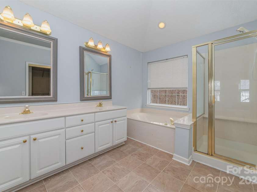 6654 Kingbird Court, Charlotte, NC 28215.  MLS# CAR4209188, YatesRealty ID 9144. 
