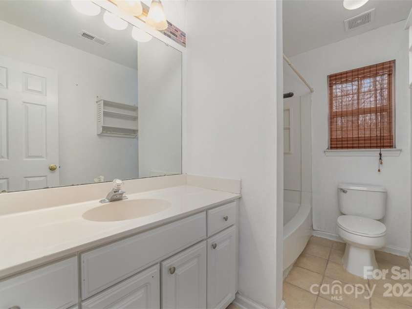 6654 Kingbird Court, Charlotte, NC 28215.  MLS# CAR4209188, YatesRealty ID 9144. 