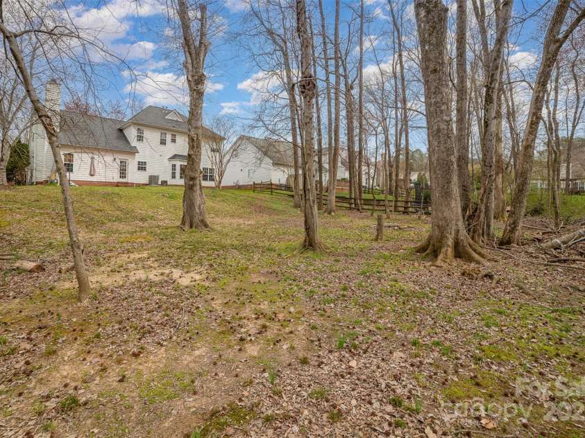 6654 Kingbird Court, Charlotte, NC 28215.  MLS# CAR4209188, YatesRealty ID 9144. 