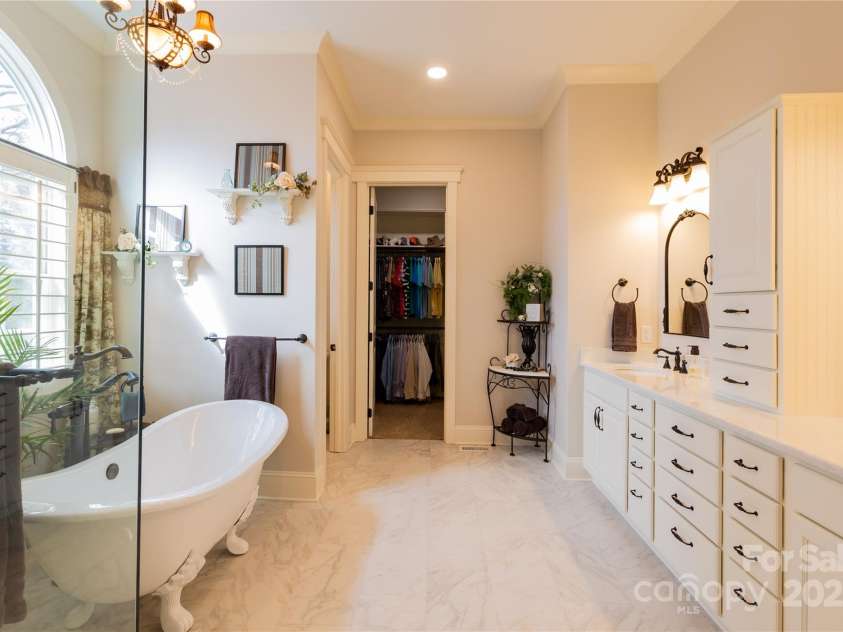 152 Bay Shore Loop, Mooresville, NC 28117.  MLS# CAR4286002, YatesRealty ID 9145. 