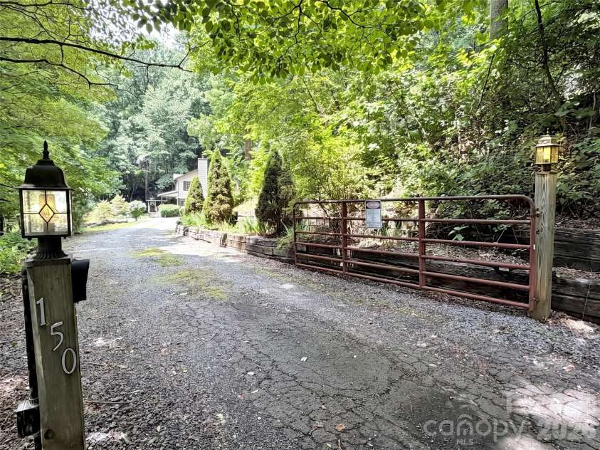 150 Sorghum Drive, Waynesville, NC 28785.  MLS# CAR4399884, YatesRealty ID 9146. 