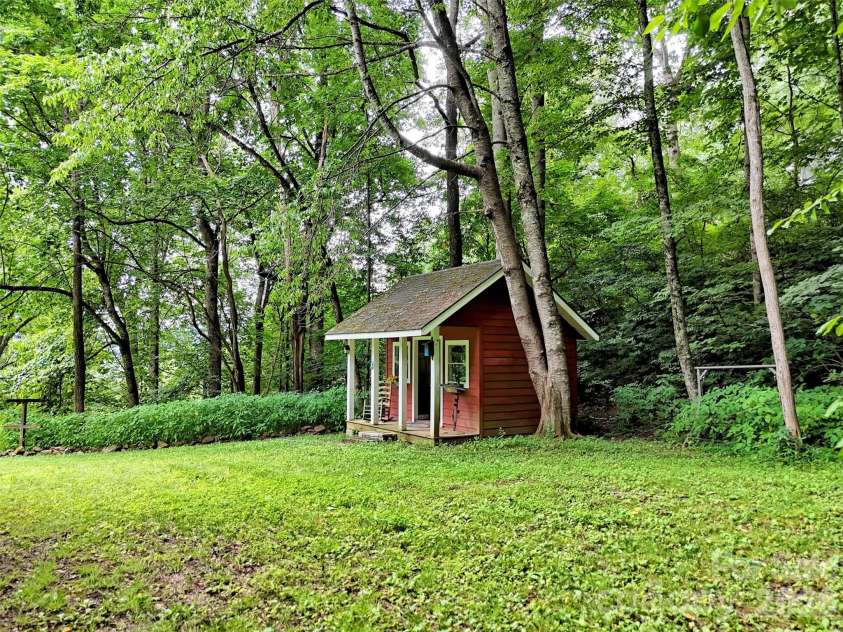 150 Sorghum Drive, Waynesville, NC 28785.  MLS# CAR4399884, YatesRealty ID 9146. 