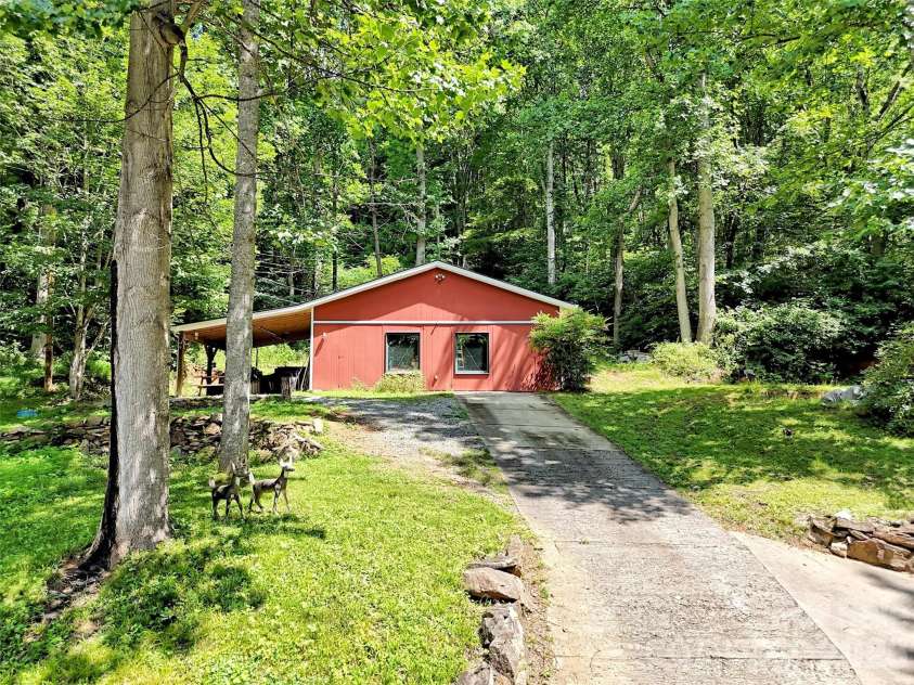 150 Sorghum Drive, Waynesville, NC 28785.  MLS# CAR4399884, YatesRealty ID 9146. 
