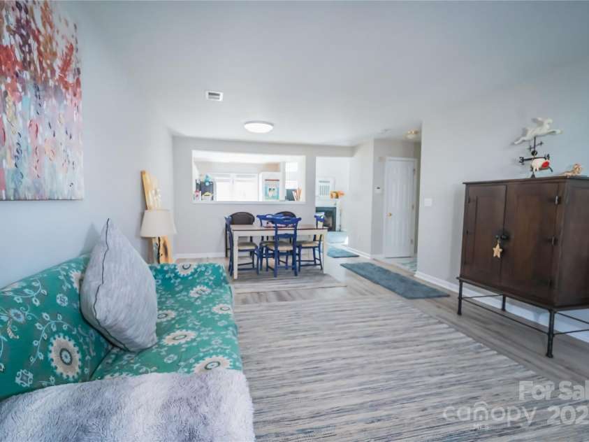 11907 Maria Ester Court, Charlotte, NC 28277.  MLS# CAR4222472, YatesRealty ID 9148. Living-Dining