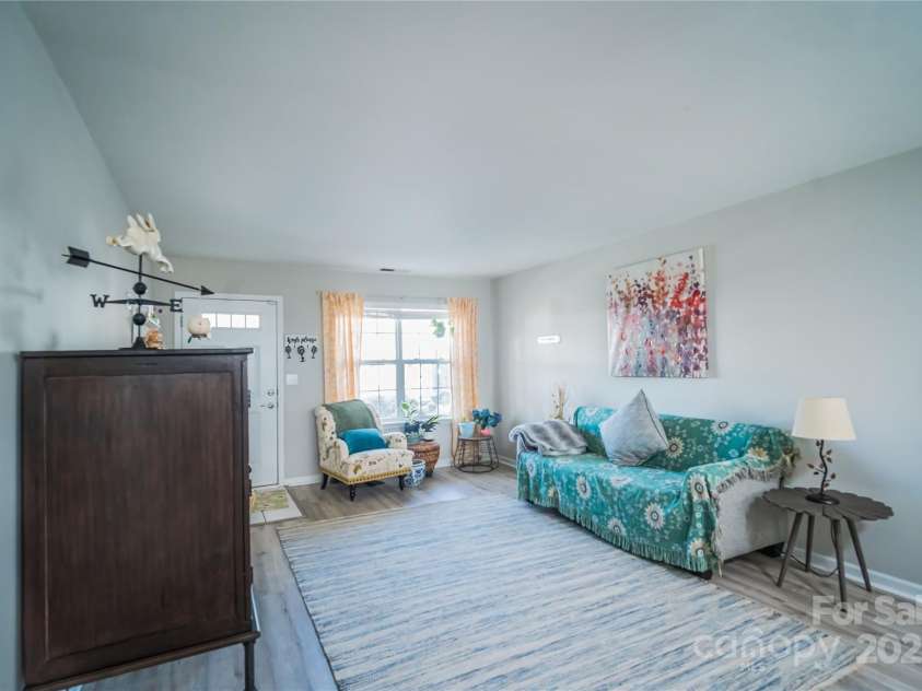 11907 Maria Ester Court, Charlotte, NC 28277.  MLS# CAR4222472, YatesRealty ID 9148. Living-Dining