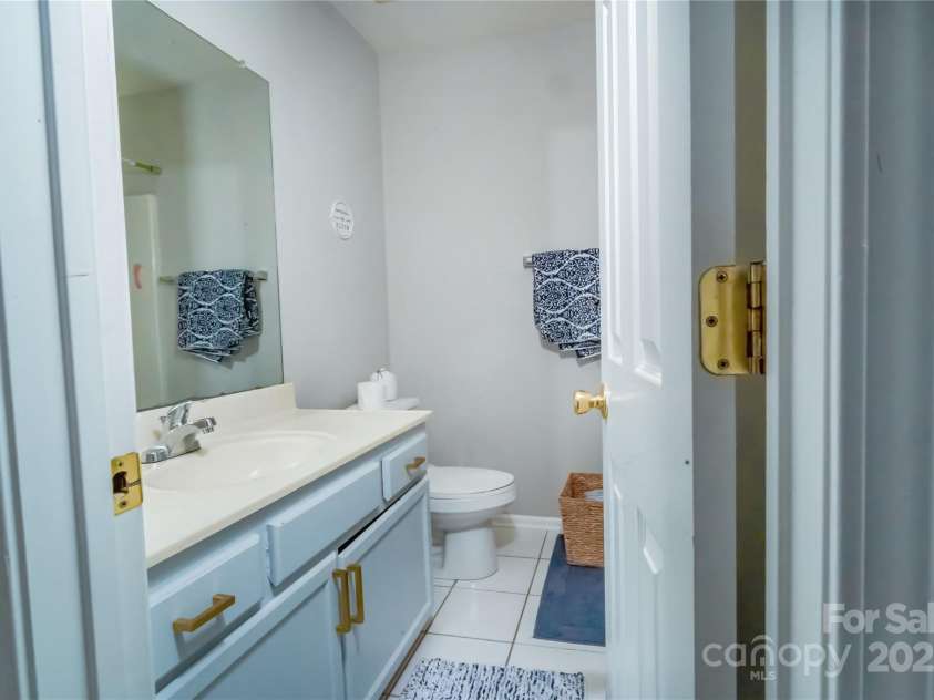 11907 Maria Ester Court, Charlotte, NC 28277.  MLS# CAR4222472, YatesRealty ID 9148. Secondary Full Bath