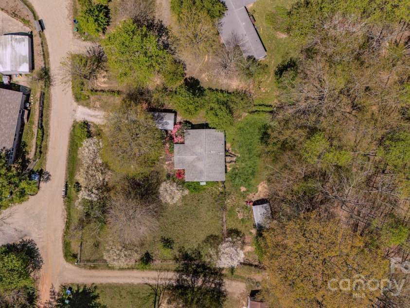 19 Blackberry Lane, Candler, NC 28715.  MLS# CAR4246905, YatesRealty ID 9149. 