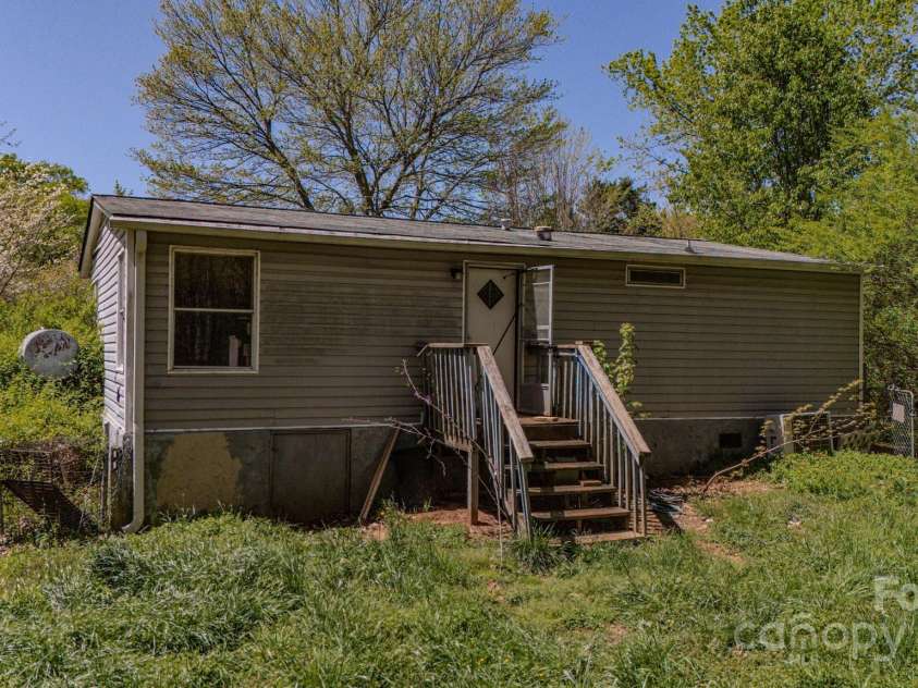 19 Blackberry Lane, Candler, NC 28715.  MLS# CAR4246905, YatesRealty ID 9149. 