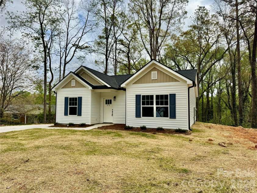818 Pine Hill Drive, Granite Quarry, NC 28146.  MLS# CAR4365517, YatesRealty ID 9149. 