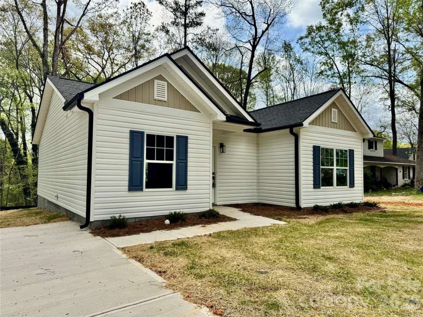 818 Pine Hill Drive, Granite Quarry, NC 28146.  MLS# CAR4365517, YatesRealty ID 9149. 