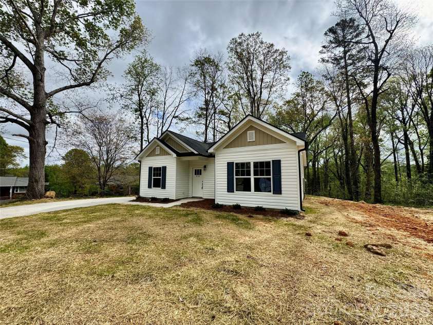 818 Pine Hill Drive, Granite Quarry, NC 28146.  MLS# CAR4365517, YatesRealty ID 9149. 
