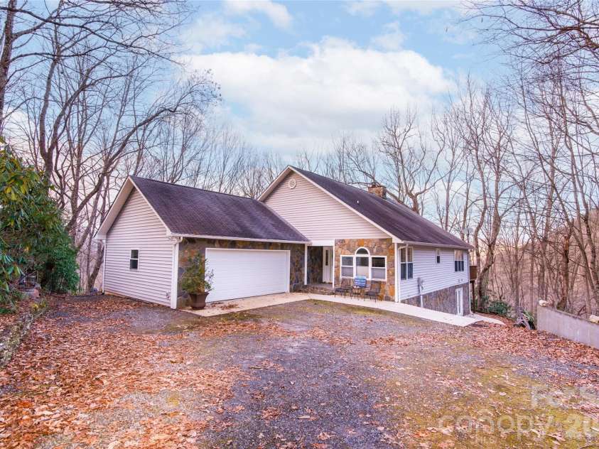 194 Ridgeview Drive, Whittier, NC 28789.  MLS# CAR4326824, YatesRealty ID 915. 