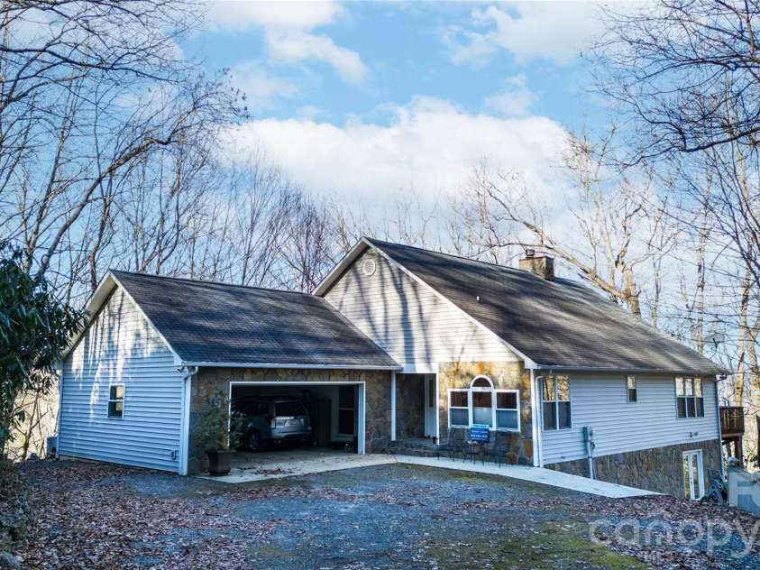 194 Ridgeview Drive, Whittier, NC 28789.  MLS# CAR4326824, YatesRealty ID 915. 