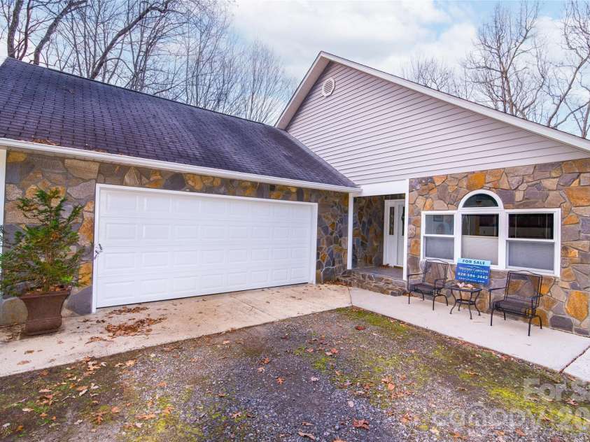 194 Ridgeview Drive, Whittier, NC 28789.  MLS# CAR4326824, YatesRealty ID 915. 