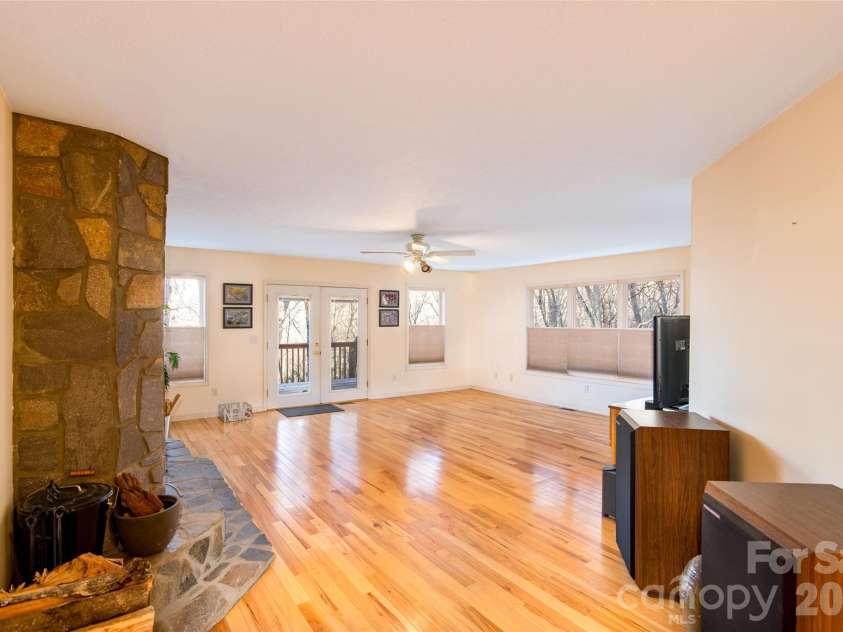 194 Ridgeview Drive, Whittier, NC 28789.  MLS# CAR4326824, YatesRealty ID 915. 