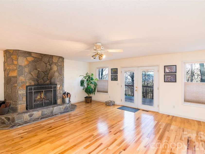 194 Ridgeview Drive, Whittier, NC 28789.  MLS# CAR4326824, YatesRealty ID 915. 
