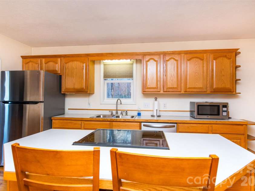 194 Ridgeview Drive, Whittier, NC 28789.  MLS# CAR4326824, YatesRealty ID 915. 