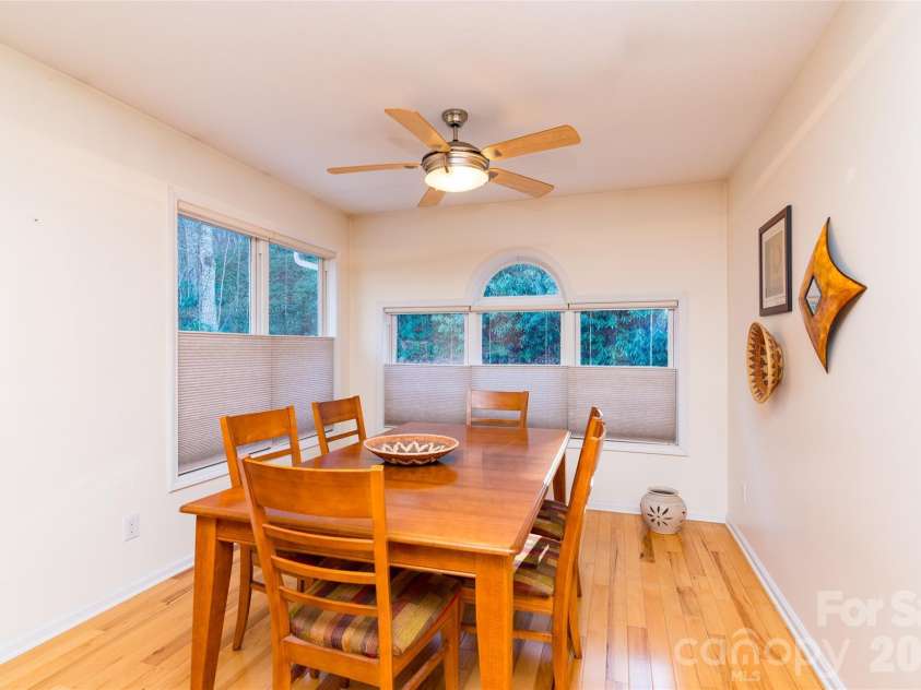 194 Ridgeview Drive, Whittier, NC 28789.  MLS# CAR4326824, YatesRealty ID 915. 