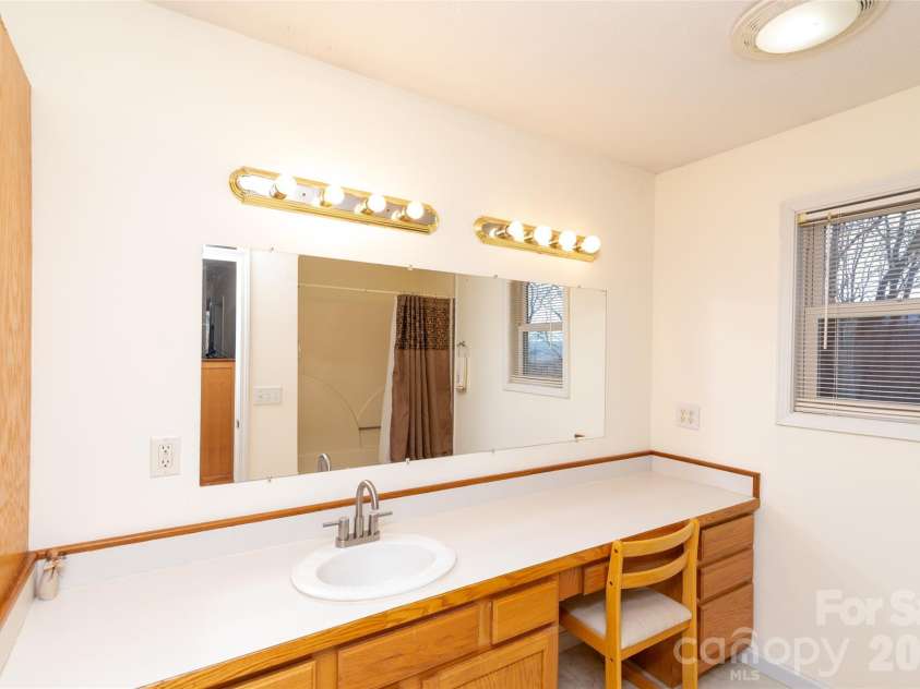 194 Ridgeview Drive, Whittier, NC 28789.  MLS# CAR4326824, YatesRealty ID 915. 