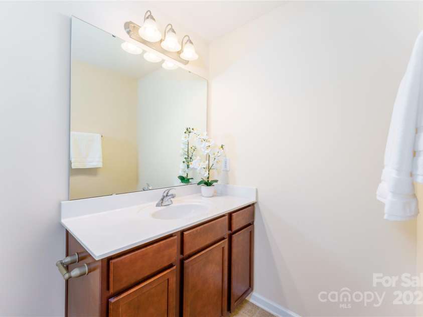 162 Limerick Road, Mooresville, NC 28115.  MLS# CAR4242807, YatesRealty ID 9150. Full hall bath upstairs